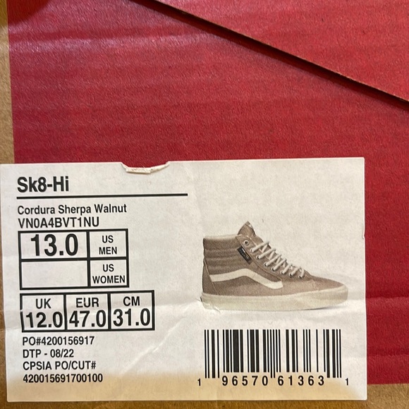 Vans Men’s Sk8-Hi
Cordura Sherpa Walnut
VN0A4BVTINU
Sneakers - Picture 16 of 16